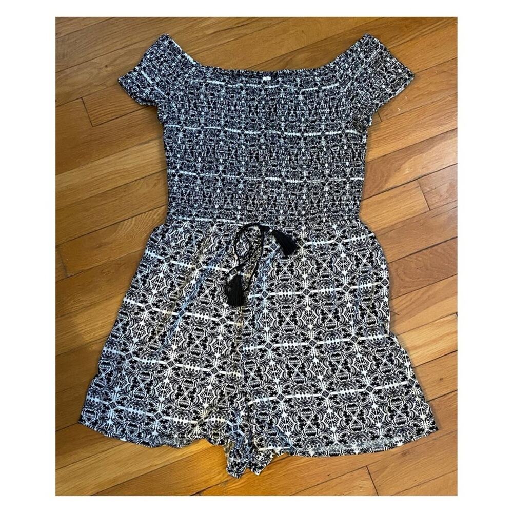 Xhiliration Black & White Romper Size  Small